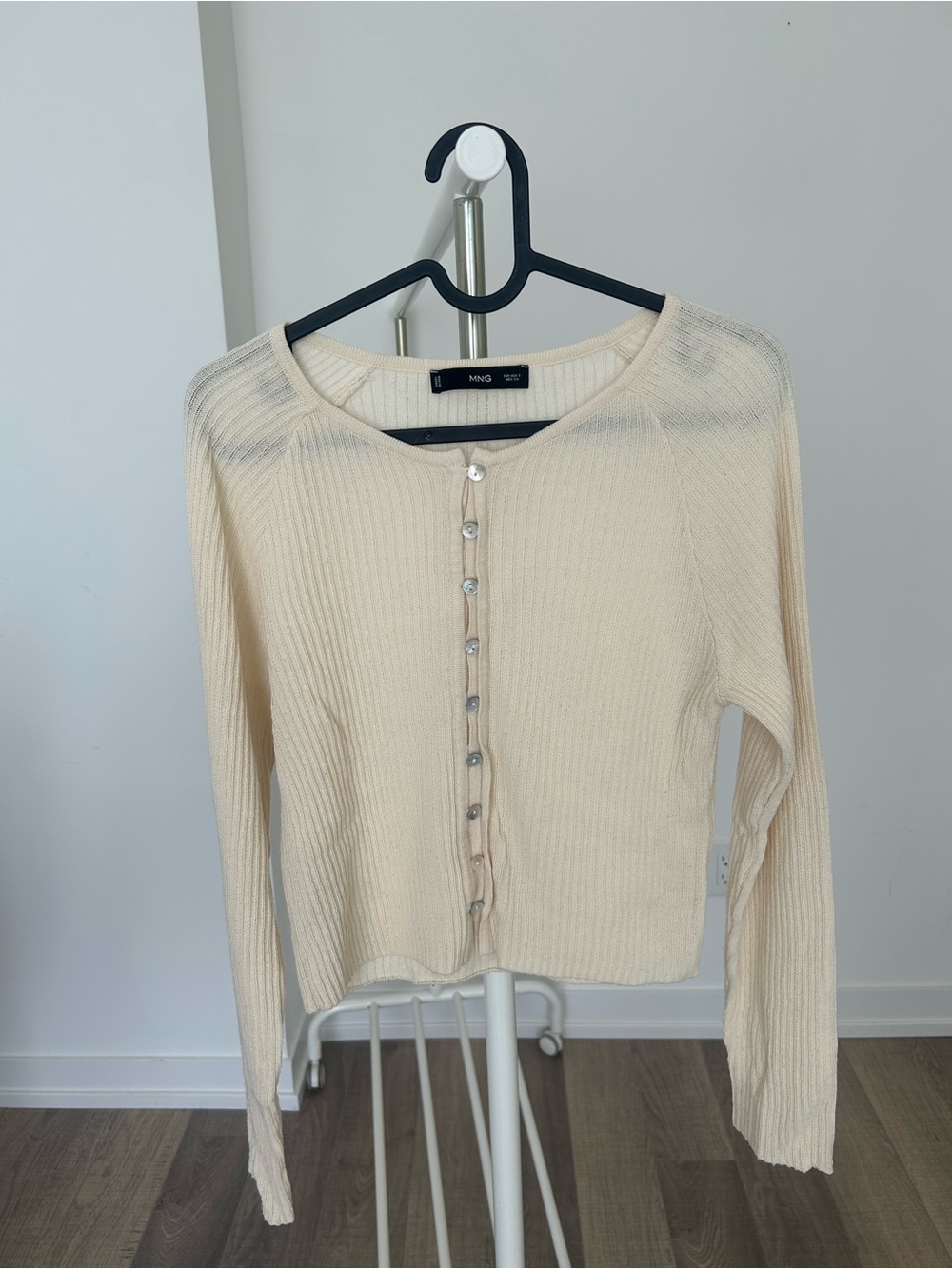 Mango Cream Ribbed Button-Front Long Sleeve Top